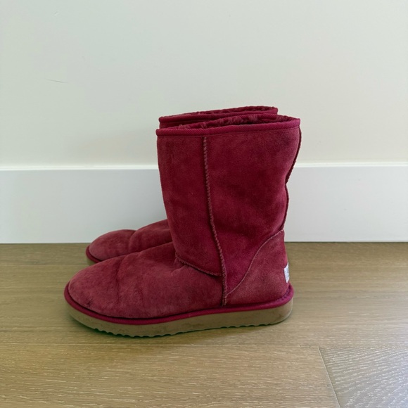 UGG Red Mid Boot - Picture 4 of 7